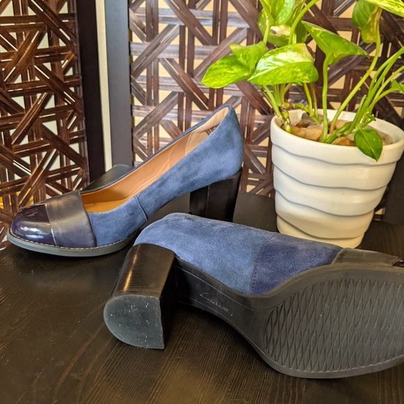 CLARKS Pump Heels - Picture 3 of 6